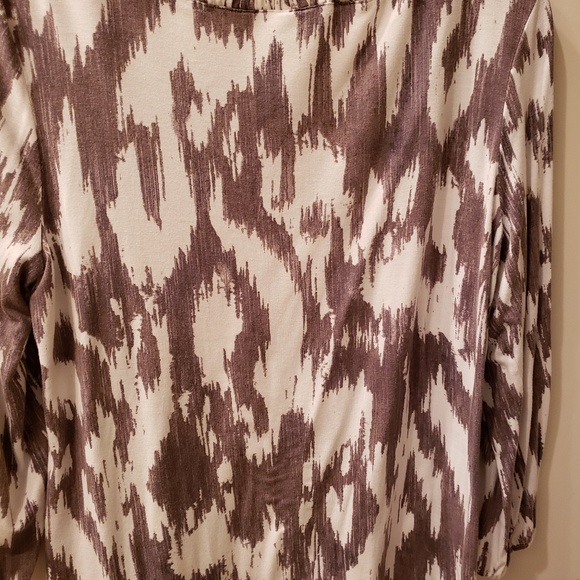 Chico's 3/4 sleeve top with great neckline detail. - Picture 4 of 4